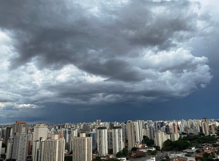 Imagem da notícia Frente fria aumenta o risco de temporal em SP