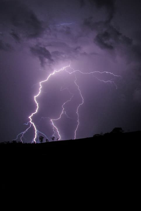 Imagem da notícia Frente fria provoca chuva forte e queda de temperatura no Espírito Santo Imagem da notícia Frente fria provoca chuva forte e queda de temperatura no Espírito Santo