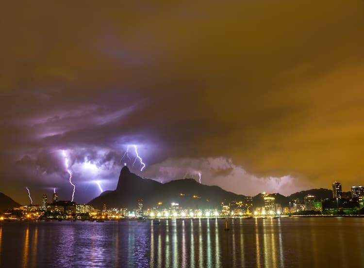 Imagem da notícia PERIGO: chuva excepcional no Rio de Janeiro Imagem da notícia PERIGO: chuva excepcional no Rio de Janeiro