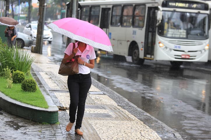 Imagem da notícia Frente fria intensifica a chuva em Salvador nesta terça-feira Imagem da notícia Frente fria intensifica a chuva em Salvador nesta terça-feira