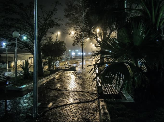 Imagem da notícia Minas Gerais em alerta: frente fria traz chuva intensa e frio no final de semana