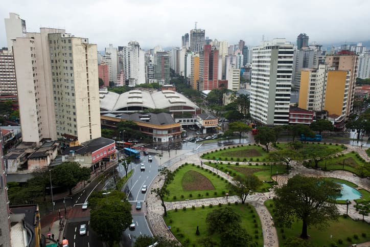Imagem da notícia Frente fria derruba temperaturas em SP e RJ e leva chuva a BH e Vitória Imagem da notícia Frente fria derruba temperaturas em SP e RJ e leva chuva a BH e Vitória