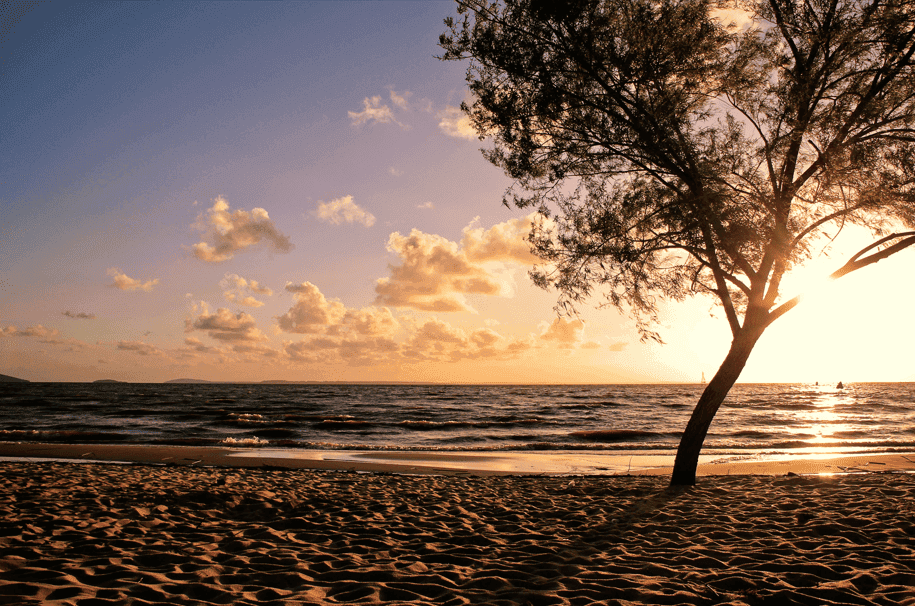 Entardecer na Costa Doce: tranquilidade à beira das águas Entardecer na Costa Doce: tranquilidade à beira das águas