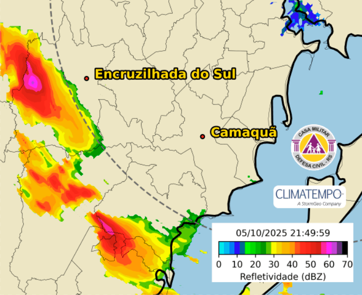 Campo de refletividade (dBZ) do radar de Porto Alegre às 21h49, indicaram uma tempestade com alta refletividade (maior que 60 dBZ).