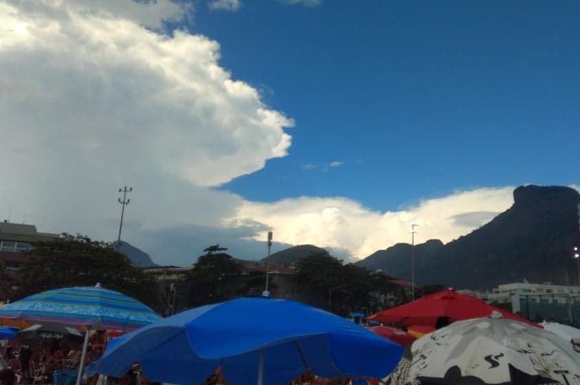 Imagem da notícia Chuva reduz calor no RJ: alerta para temporais nos próximos dias