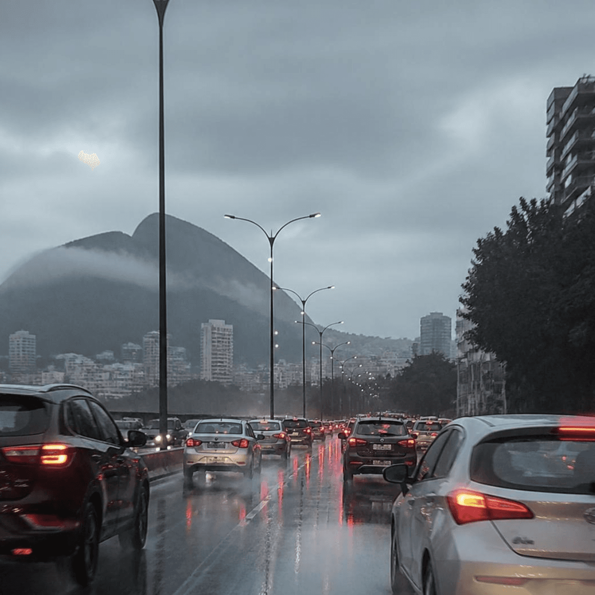 Imagem da notícia Semana termina com retorno da chuva no Rio de Janeiro
