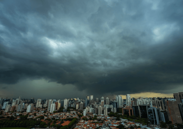 Imagem de destaque da notícia Frente fria leva chuva a Mato Grosso do Sul e avança para o Sudeste Imagem de destaque da notícia Frente fria leva chuva a Mato Grosso do Sul e avança para o Sudeste