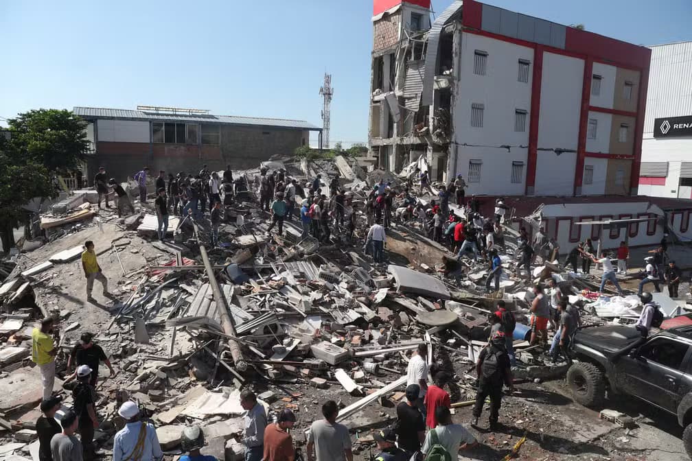 Imagem da notícia Terremoto de magnitude 7,4 causa destruição na Colômbia
