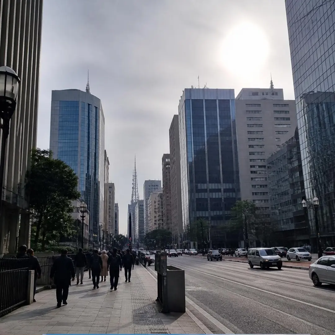 Imagem de destaque da notícia Frente fria derruba temperaturas e muda o tempo no Sudeste