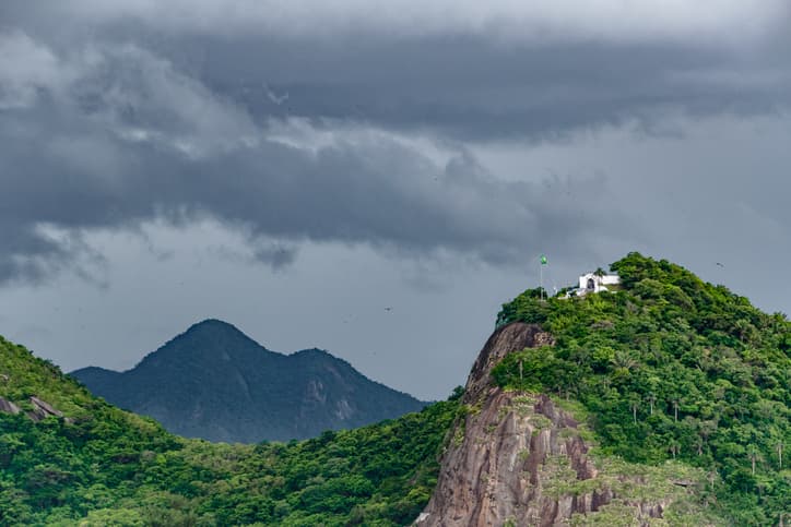 Imagem da notícia Chuva forte e ventos intensos trazem alerta ao Rio de Janeiro