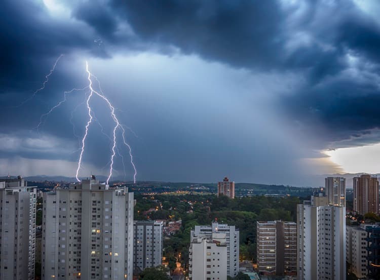 Imagem da notícia Verão começa com ZCAS no Brasil Imagem da notícia Verão começa com ZCAS no Brasil