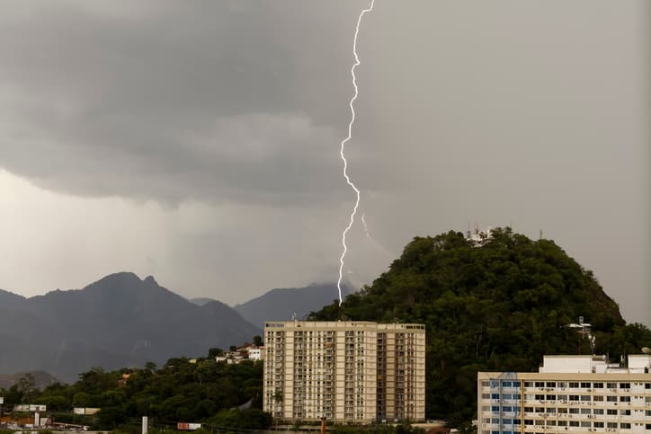 Imagem da notícia Chuva volumosa no Sudeste: perigo de alagamentos e deslizamentos