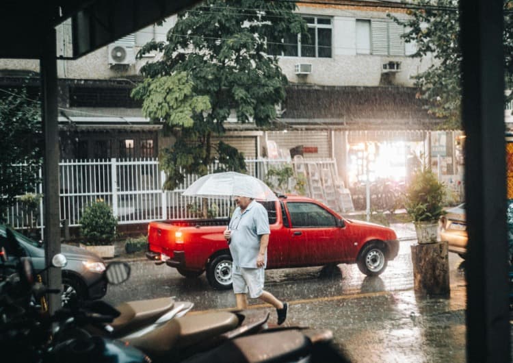 Imagem da notícia Chuva ganha força e aumenta o risco de temporais no Nordeste Imagem da notícia Chuva ganha força e aumenta o risco de temporais no Nordeste