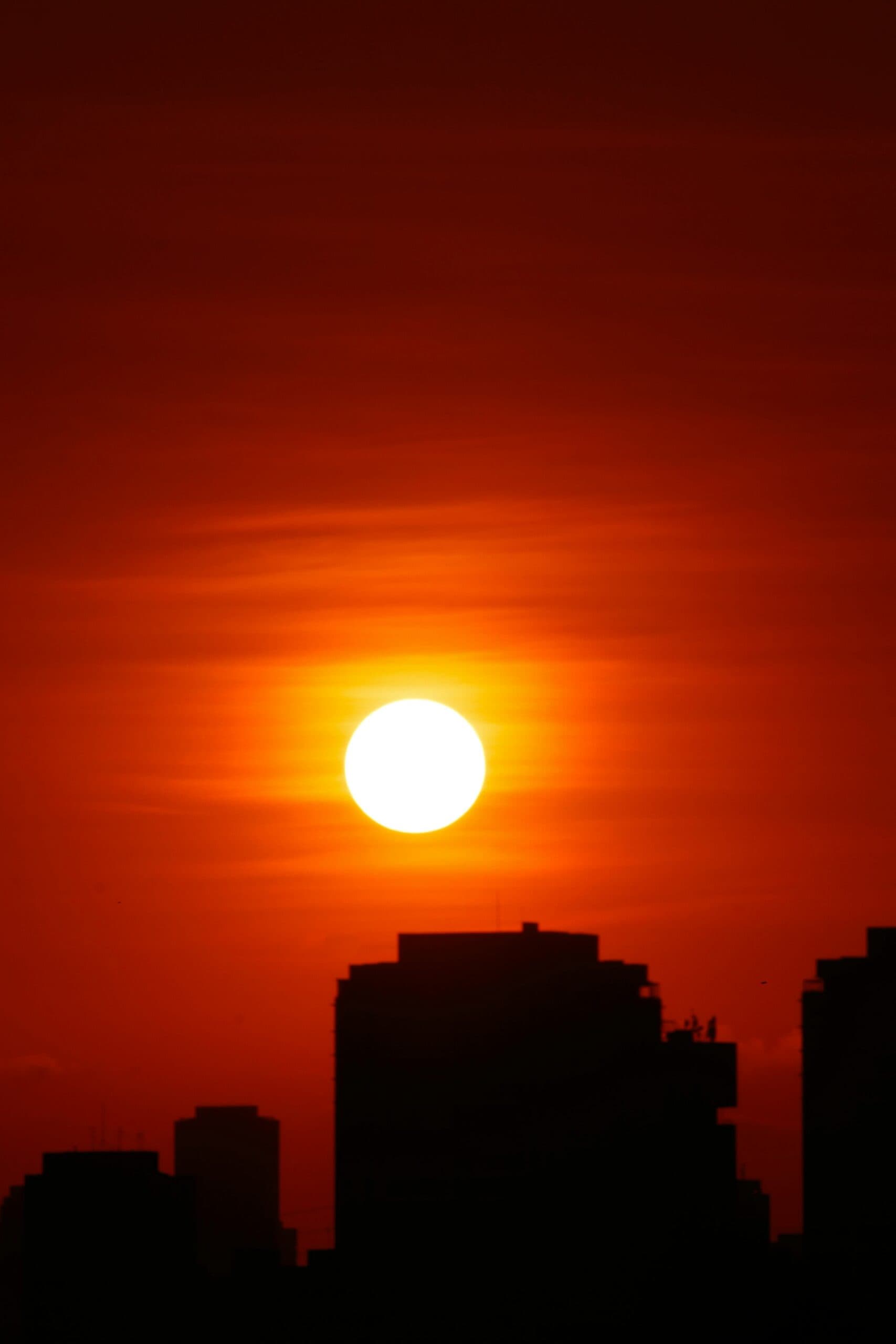 Imagem da notícia Centro-Oeste termina maio sob calor e tempo seco Imagem da notícia Centro-Oeste termina maio sob calor e tempo seco