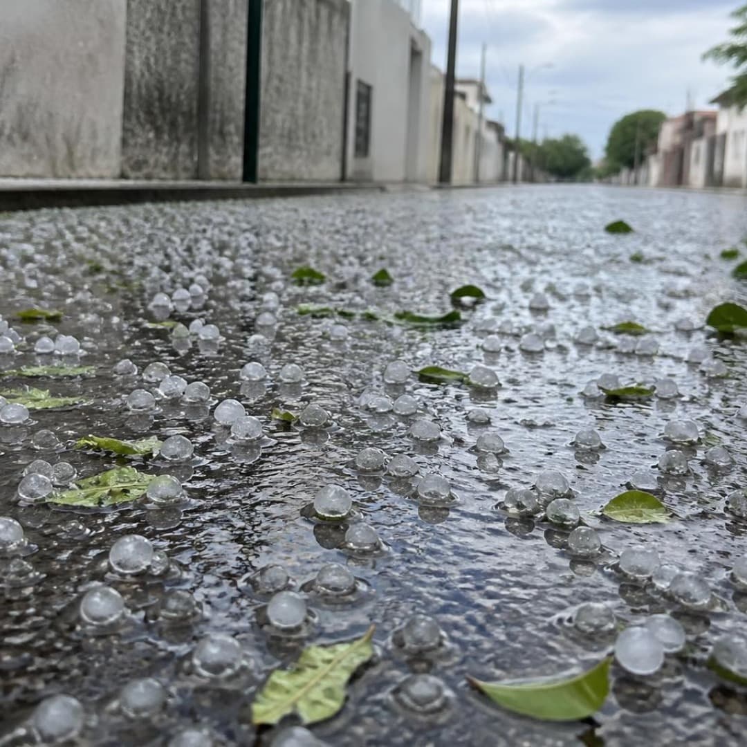 Imagem da notícia Entenda por que o ar frio em altitude favorece a formação de granizo Imagem da notícia Entenda por que o ar frio em altitude favorece a formação de granizo