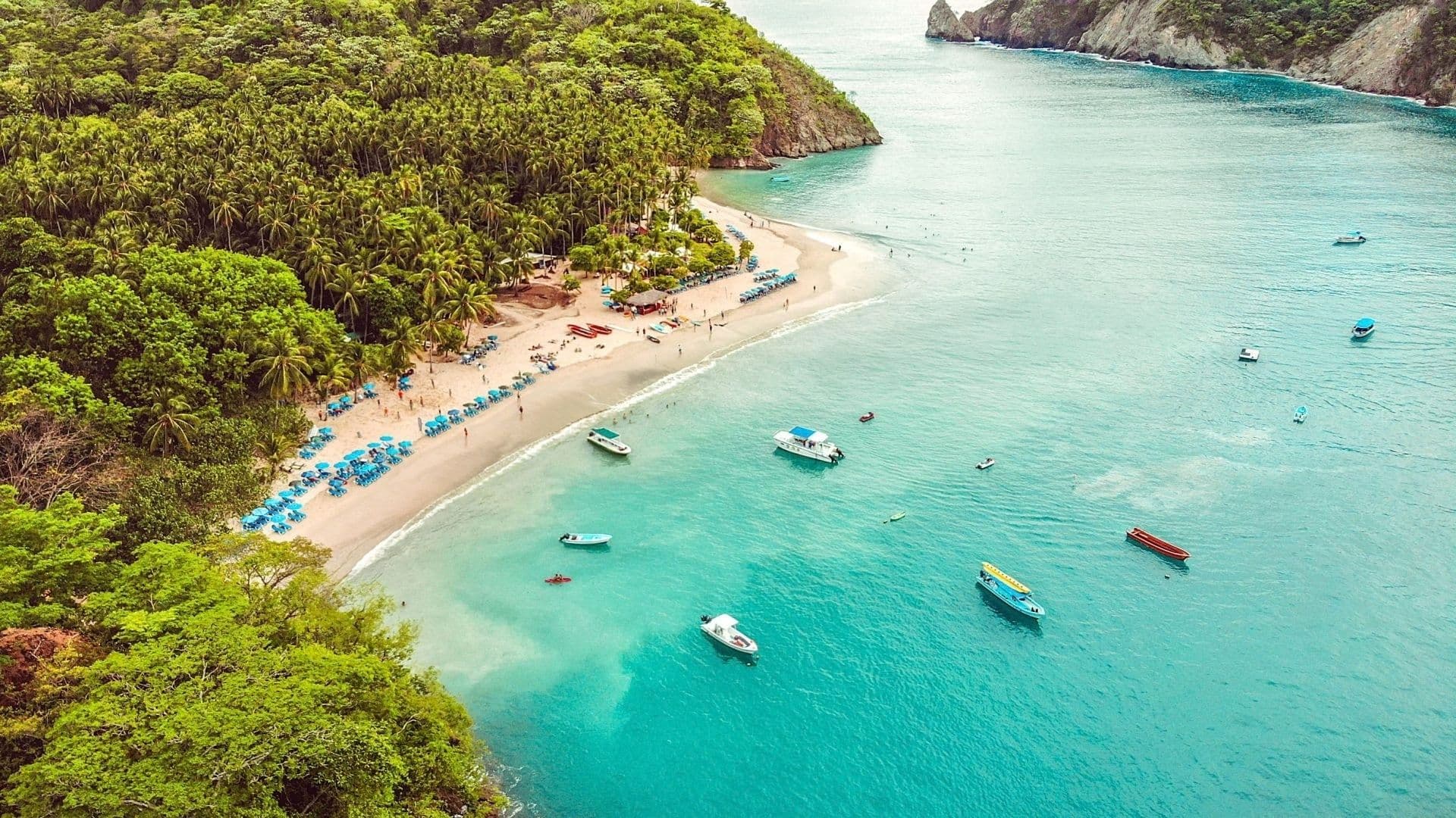 Praias de areia clara e águas azul-turquesa fazem de Isla Tortuga um dos cenários mais fotografados do país. Praias de areia clara e águas azul-turquesa fazem de Isla Tortuga um dos cenários mais fotografados do país.