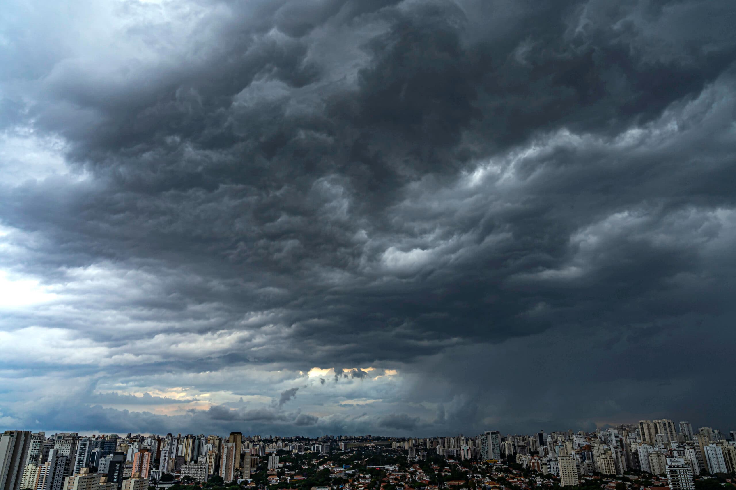 Imagem da notícia Calor e umidade: entenda como se formam as pancadas de chuva convectivas Imagem da notícia Calor e umidade: entenda como se formam as pancadas de chuva convectivas