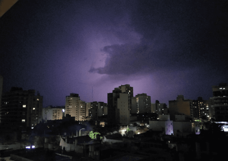 Imagem da notícia Temporais avançam pelo sudeste e ganham força em MG, RJ e ES nesta quarta (23) Imagem da notícia Temporais avançam pelo sudeste e ganham força em MG, RJ e ES nesta quarta (23)