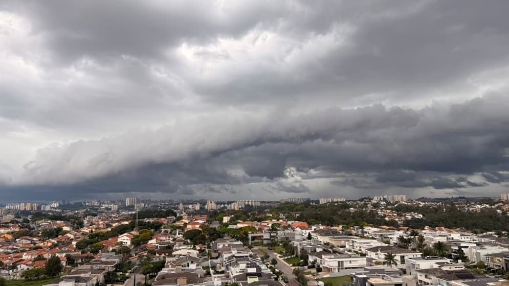 Imagem de destaque da notícia Domingo com temporais em SP e em MS: rajadas de vento podem chegar aos 100 km/h Imagem de destaque da notícia Domingo com temporais em SP e em MS: rajadas de vento podem chegar aos 100 km/h