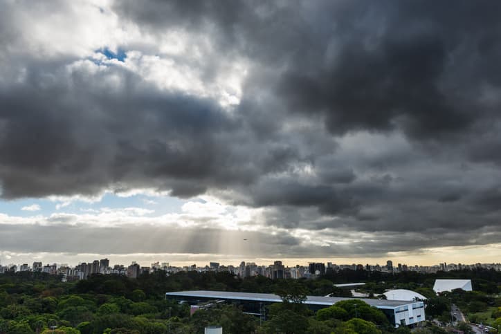 Imagem da notícia Outubro termina com pancadas localizadas no interior de SP e mais nuvem na capital Imagem da notícia Outubro termina com pancadas localizadas no interior de SP e mais nuvem na capital