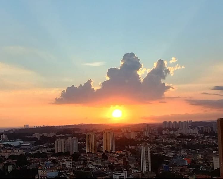 Imagem da notícia Fim de semana com sol, calor e pancadas de chuva em SP Imagem da notícia Fim de semana com sol, calor e pancadas de chuva em SP
