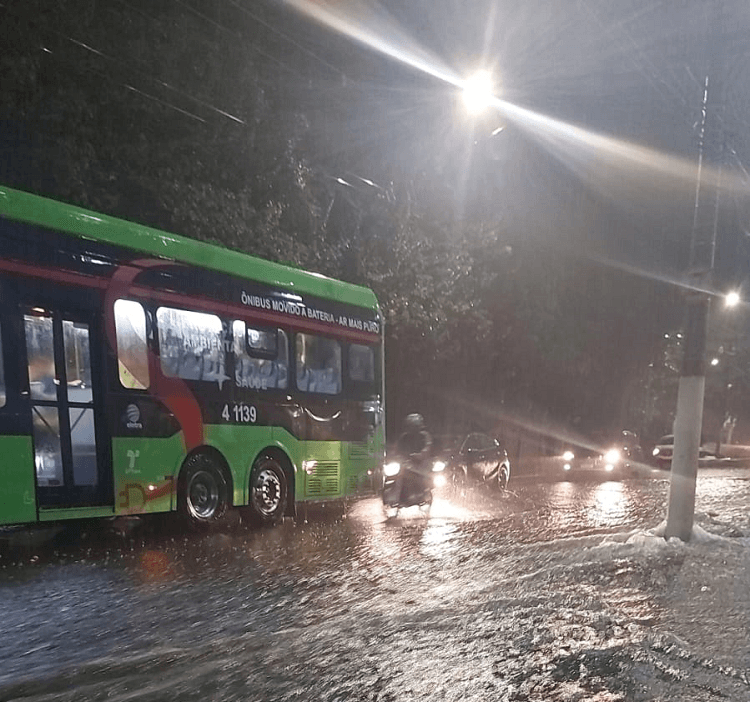 Imagem da notícia Temporal de verão alaga São Paulo Imagem da notícia Temporal de verão alaga São Paulo